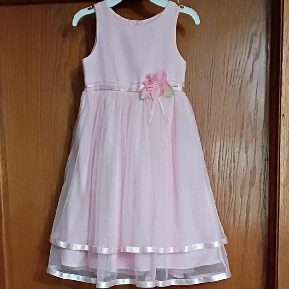 🩷 Sleeveless Kids Dress with Floral Accent And Ribbon Detail Girls Size 6